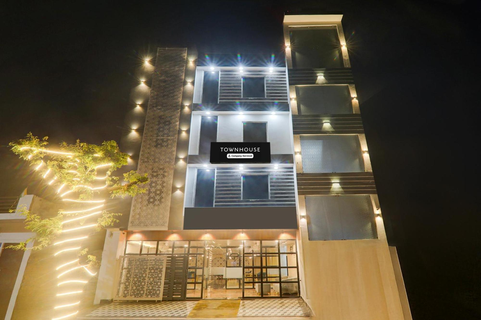 Super Townhouse Shaheed Path Near Ambedkar University Formerly Kings Paradise Bijnaur Екстериор снимка
